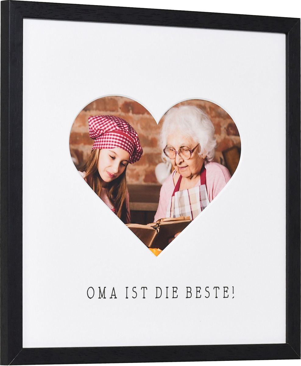 seitliche Ansicht eines Bilderrahmens mit Herzausschnitt für Oma in der Farbe Schwarz